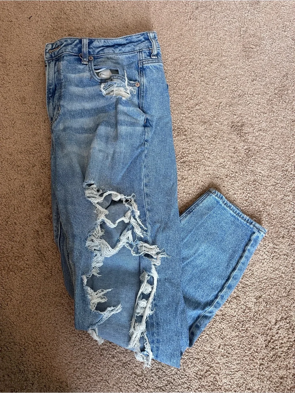 American Eagle Outfitters Light Blue Distressed Mom Jeans